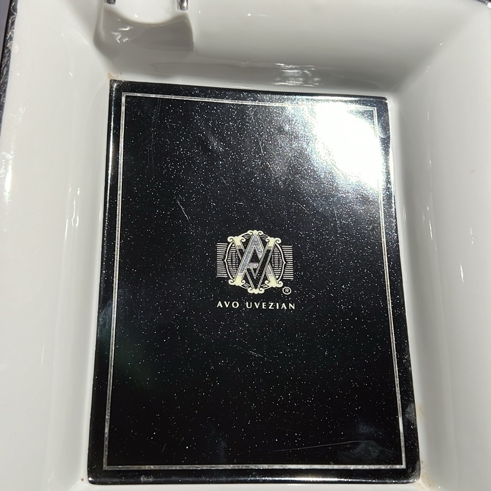 Avo Uvezian Cigar Ashtray Porcelain by Design New Orleans Black & Platinum - Picture 5 of 7